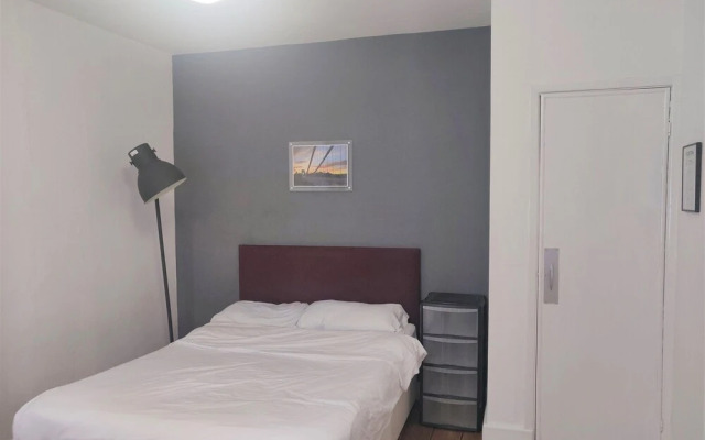 Westbourne Place Rooms - by Clifton Short Lets"