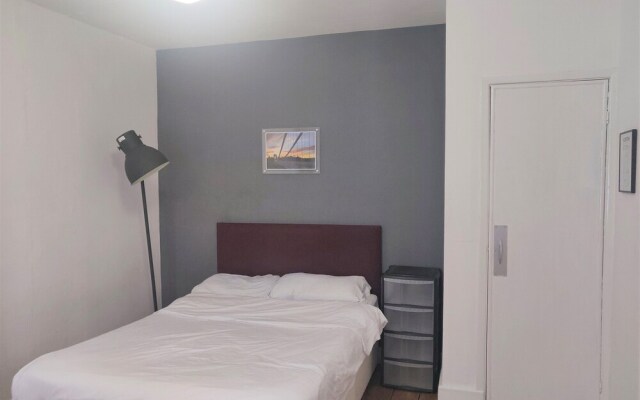 Westbourne Place Rooms - by Clifton Short Lets"