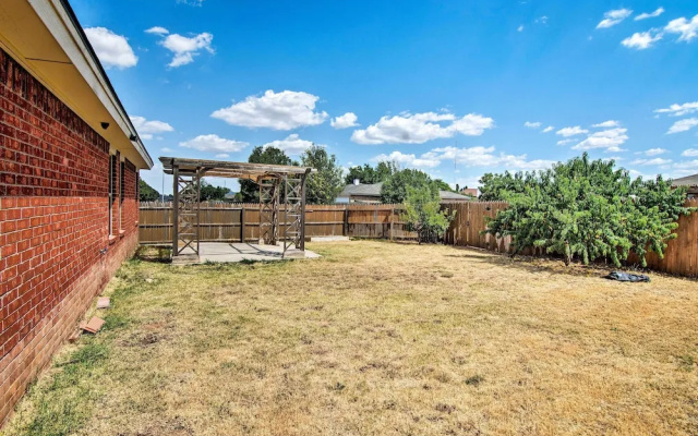 Pet-friendly Lubbock Home w/ Yard - 6 Mi to TTU
