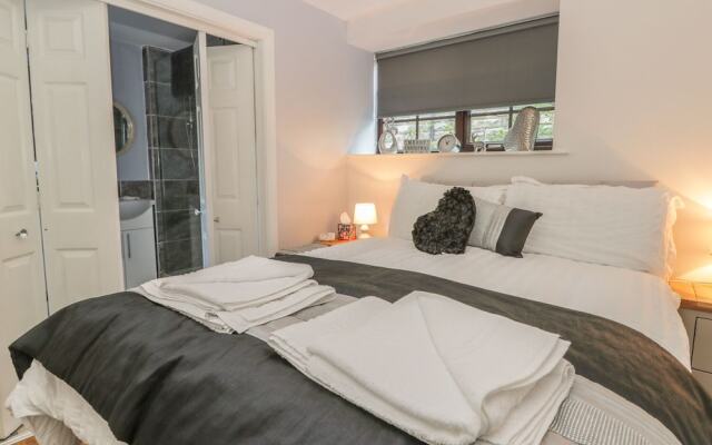 Glebe Hall Apartment