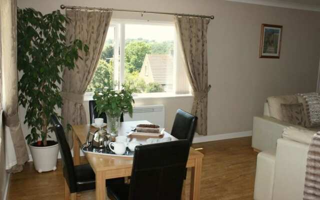 Romantic Apartment in Wisemans Bridge With Terrace