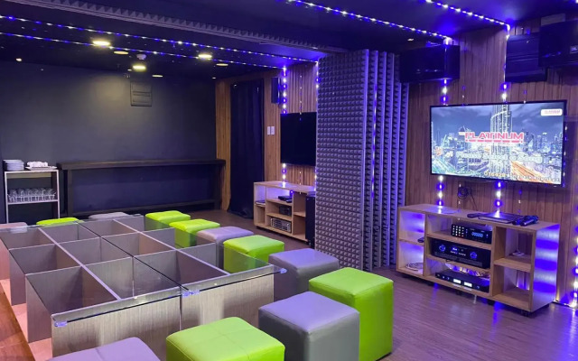 Jade Hotel & Suites