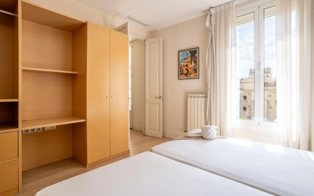 Classy 3bed 3bath apartment in Eixample