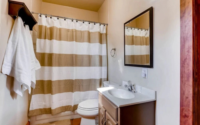Sloan's Lake Solitude Intimate Carriage House