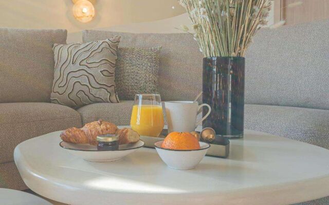Yuna Porte Maillot - ApartHotel