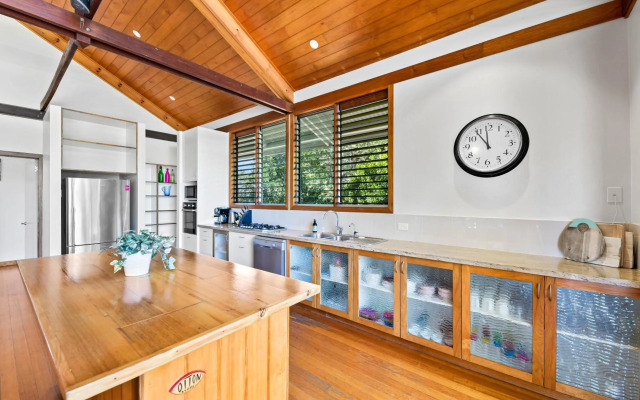 Serenity - Mudjimba - Pet Friendly Holiday Home