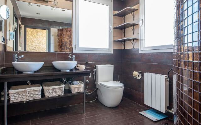 Modern House 2 Km From The Beach (R87)