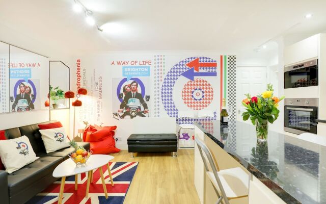 Brighton Getaways-Seaside Patio Apt