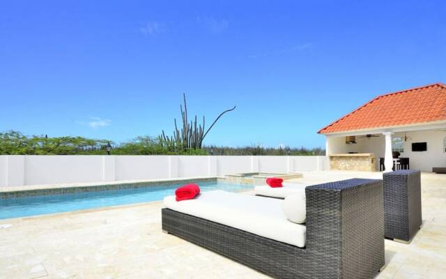 Jolie Villa