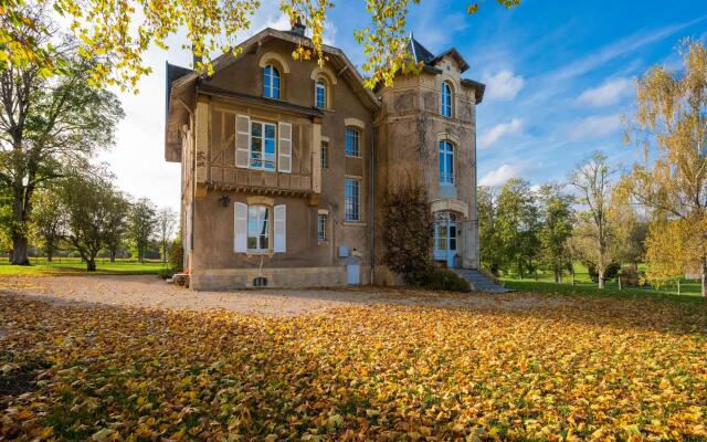 Majestic villa in Pouru-Saint-Remy with garden