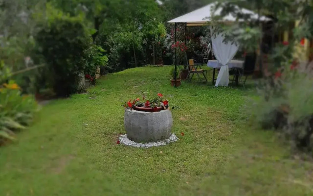 Studio with garden near the sea