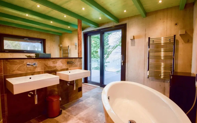 NEW 3BD Luxury Villa on the Geneva Lake