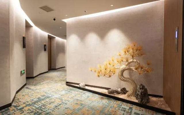 Huzhou Quanya Hotel (Nanxun Shuanglin Phoenix Culture Square)