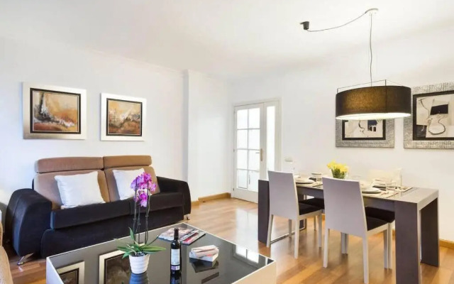 Central and Elegant 4 Bedroom by Placa Catalunya