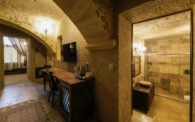 Capp Royal Cave Hotel