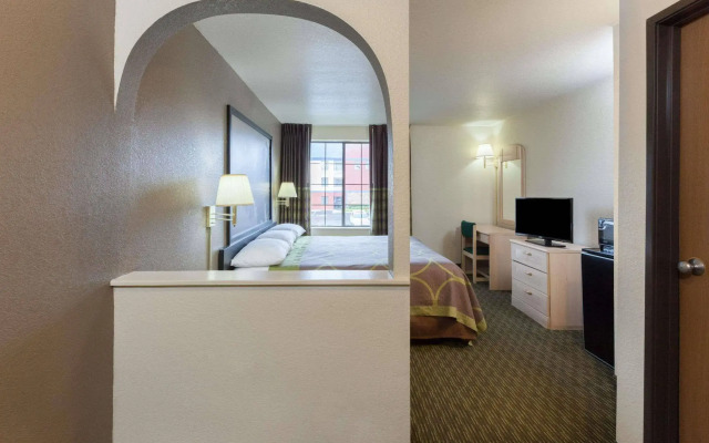 Super 8 By Wyndham Tulsa/Downtown/East