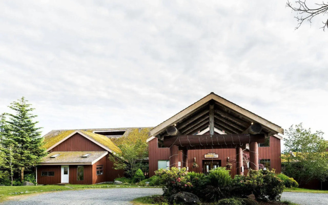 Tsa-Kwa-Luten Lodge