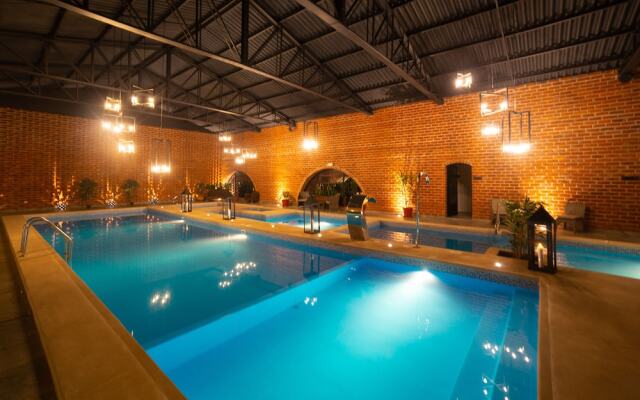 Quindeloma Art Hotel And Gallery