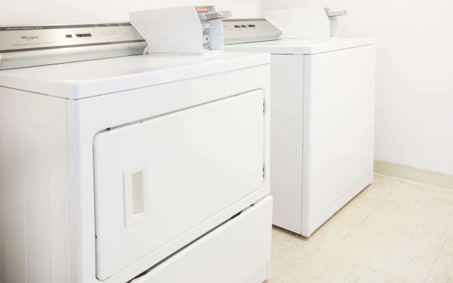 Days Inn by Wyndham Alma