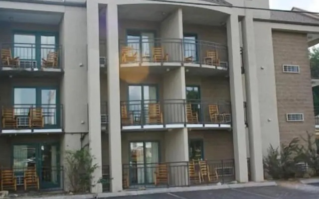 Norma Dan Motel - Near Dolly Parton's Stampede Dinner Attraction