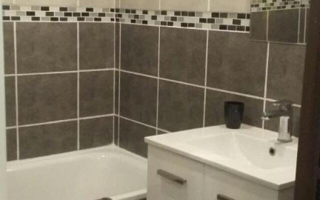 Cosy 37 M2 With Pool On The Seaside