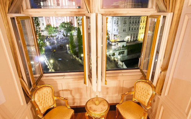 Filip Palace Luxurious Apartment
