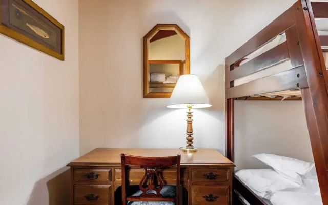 Goss Lake Getaway by Avantstay Lakefront Escape