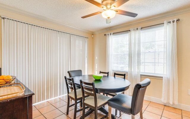 Lovely Tampa Home: 4 Mi to Busch Gardens!