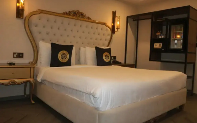 Three Trees Hotel