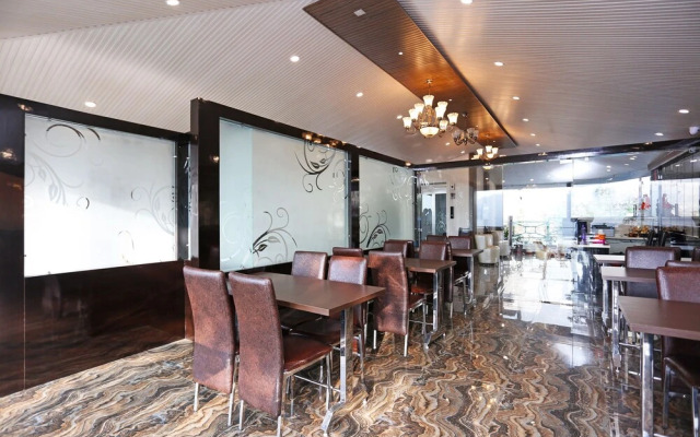 OYO 10076 Hotel Skylark