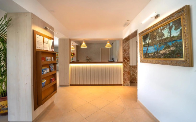Hotel Playa Mondrago