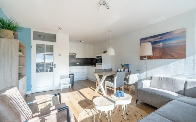 4-person Apartment With Island View