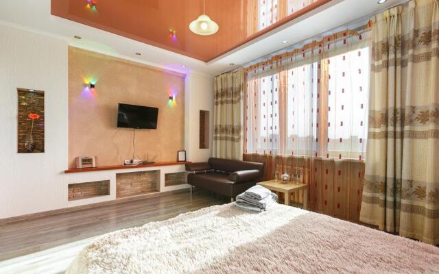 Yousinn (Юсинн) на улице Героев Революции