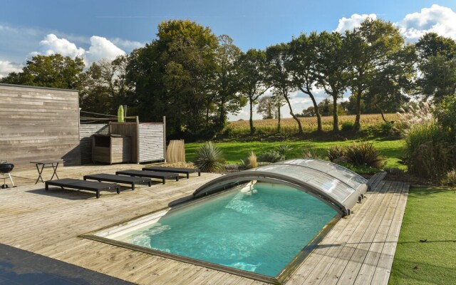 Luxury Holiday Home in Bannalec With Swimming Pool