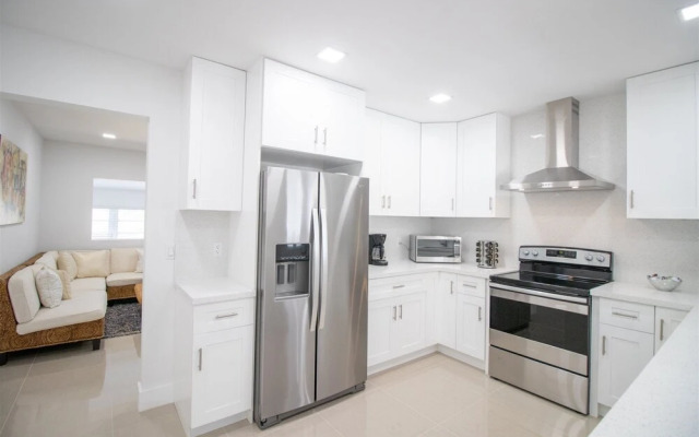 Like New Miami Springs Family Home