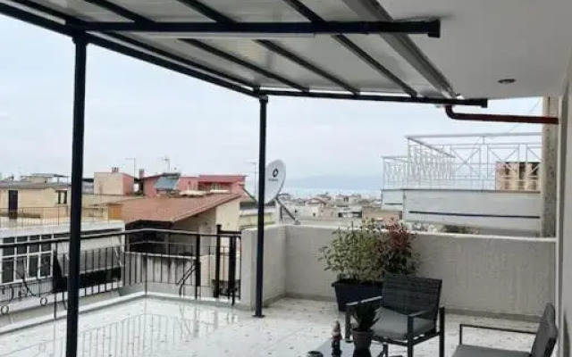 Top roof appartment Oropos 5' beach