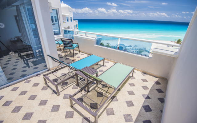 Wyndham Alltra Cancun All Inclusive Resort