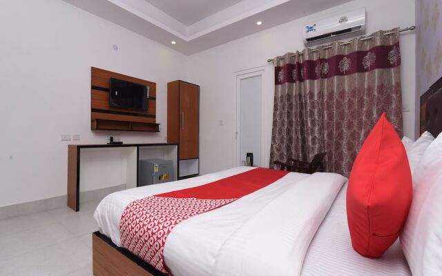 OYO 13310 Noida Suites