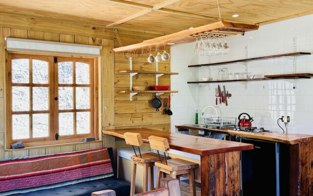 Cabañas entre montañas con tinajas calientes