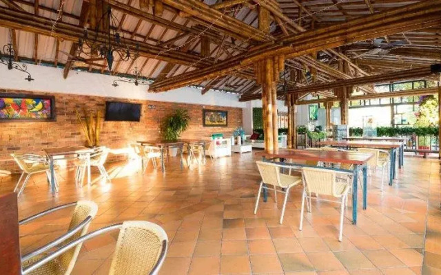 Hotel Vanguardia Real