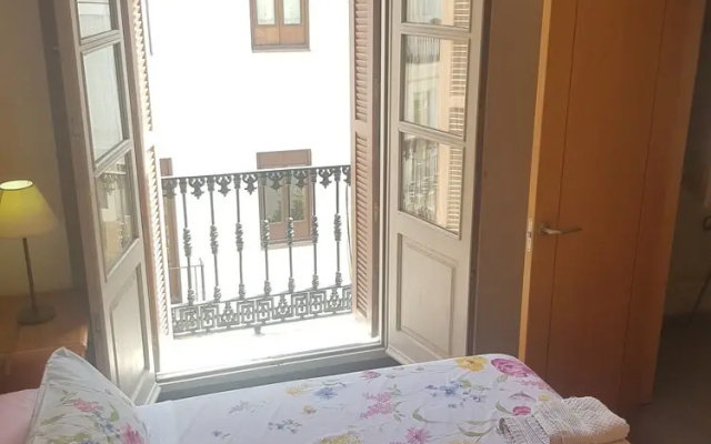 Stylish And Spacious 1 Bedroom Flat In Trendy Area
