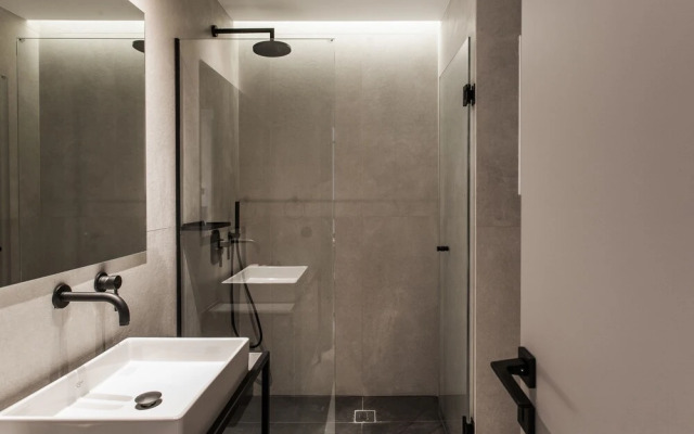 UPSTREET Modern Minimalist 3BD Apt-Hilton