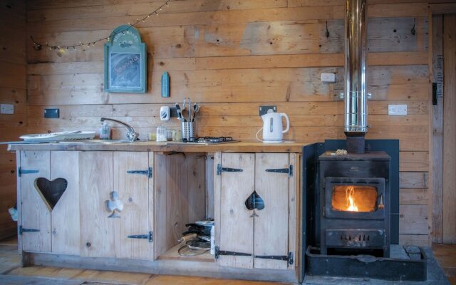 The Hygge Hut - 1 Bed - Freshwest Beach Retreat