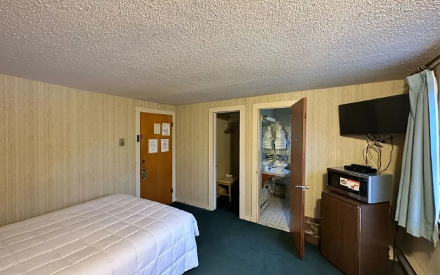 Maple Leaf Inn - Lake Placid