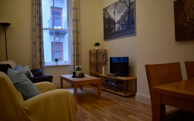 Central 1 Bedroom Flat Near O'connell Street