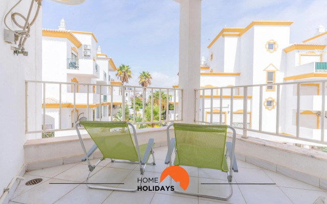 #075 Flat Near Strip Albufeira and 5m Beach