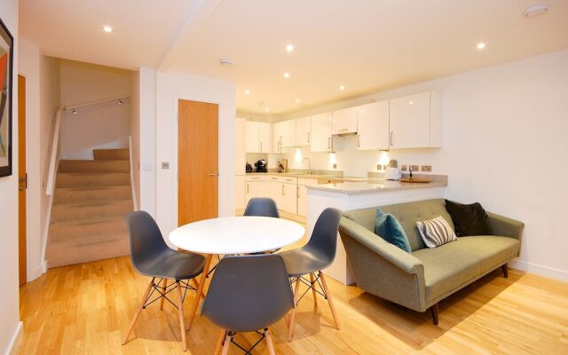 Bright Godfrey Place Nest - HEN21