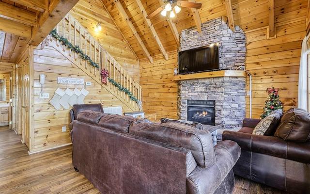 Cozy Bear 2 Bedroom Cabin