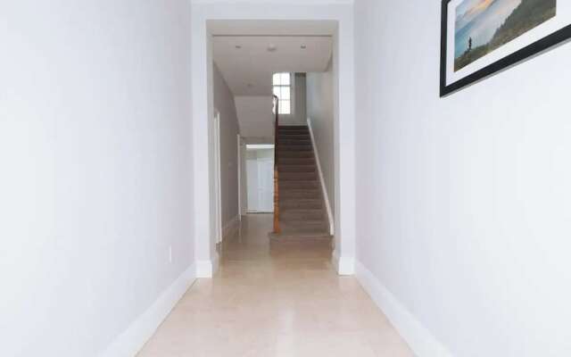 Chic & Characteristic 2BD House - Irishtown
