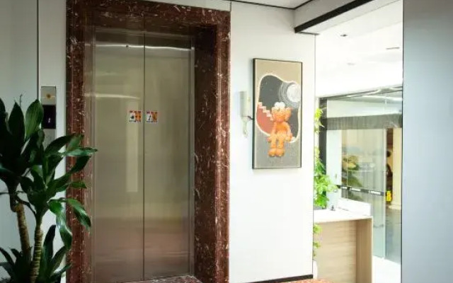 Boyue Light Luxury Hotel